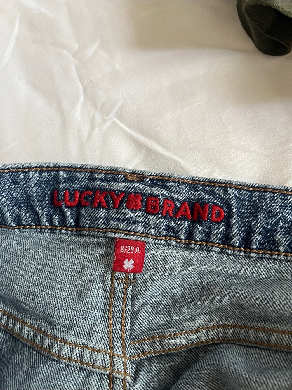 Lucky Brand Women’s Barrel Jeans in Medium Wash - Picture 3 of 9